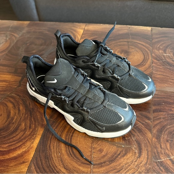 Nike shoes - Picture 6 of 6